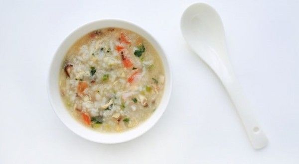 Penuh Nutrisi dan Mengenyangkan: Bubur Salmon Bayam
