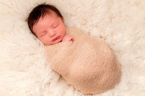 Cara Membedong Si Kecil Dengan Benar Agar Aman & Nyaman