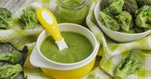 Puree brokoli, kentang, kaldu ayam